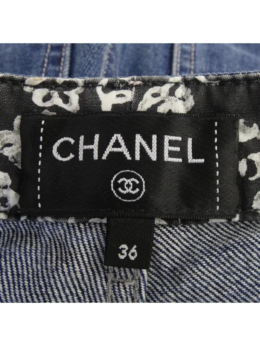 Chanel 25B Look 40 Jeans